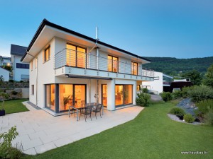 Pročitajte više o članku Vile – Veliko i lijepo u gradu i na selu – Hausbau br.85 (rujan/listopad 2015)